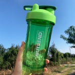 Gym 500ml Single Wall Plastic Water Bottle BPA Free Plastic Shaker Bottle Plastic Gym Drinking Bottle With Rope